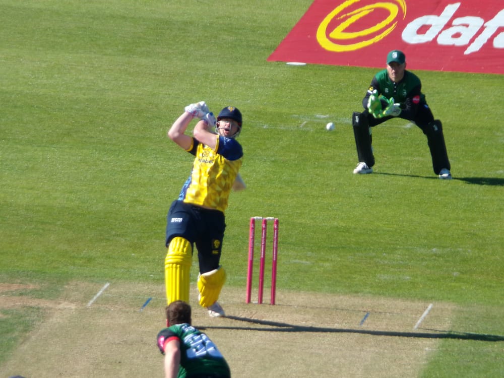 Alex Lees' Durham surged to a six-wicket win over Leicestershire Foxes
